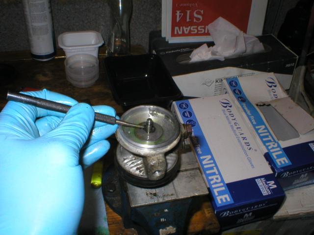 Replacing the circlip