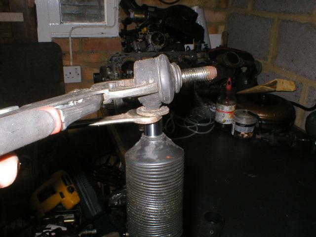 Removing the top balljoint